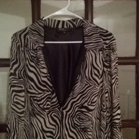 Dress - Picture 2 of 4